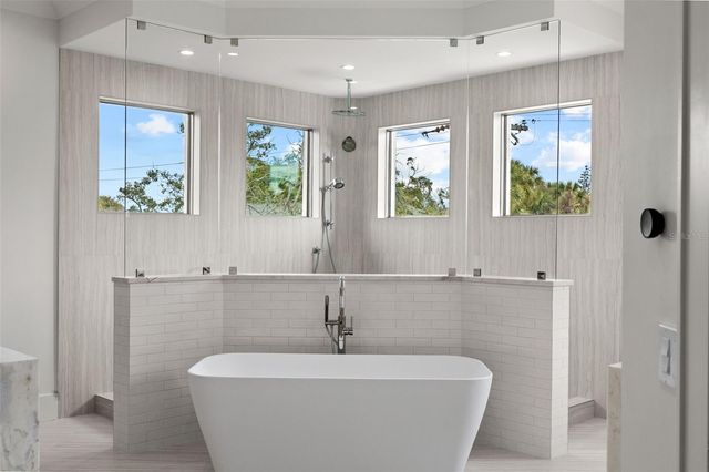 423 S ROYAL POINCIANA DRIVE, Tampa, FL 33609