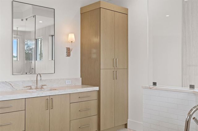 423 S ROYAL POINCIANA DRIVE, Tampa, FL 33609