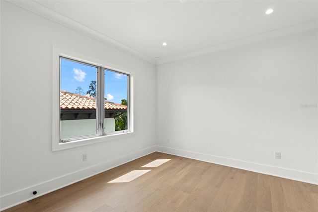 423 S ROYAL POINCIANA DRIVE, Tampa, FL 33609