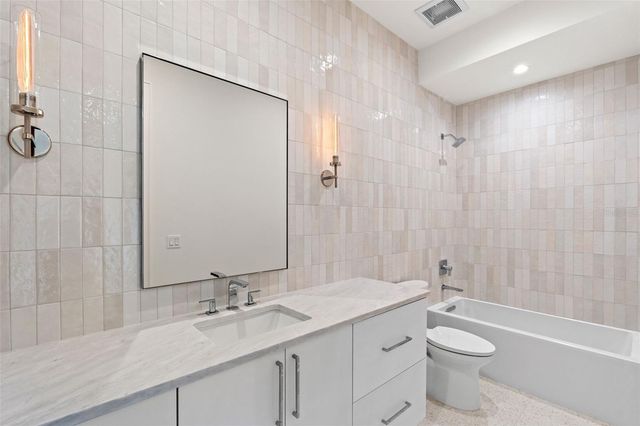 423 S ROYAL POINCIANA DRIVE, Tampa, FL 33609