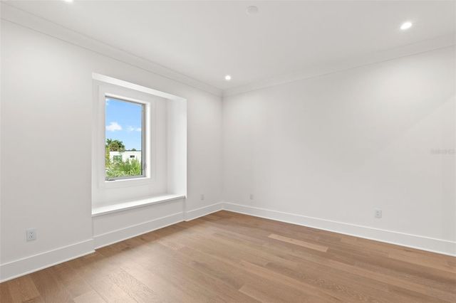 423 S ROYAL POINCIANA DRIVE, Tampa, FL 33609