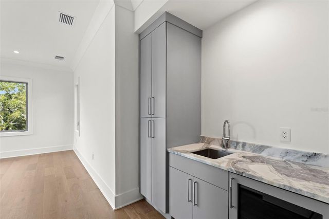 423 S ROYAL POINCIANA DRIVE, Tampa, FL 33609