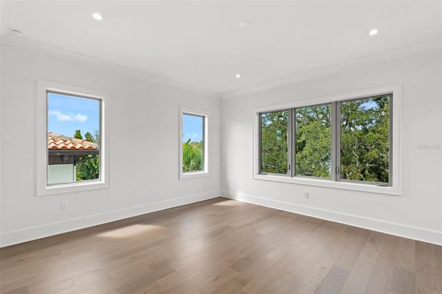 423 S ROYAL POINCIANA DRIVE, Tampa, FL 33609