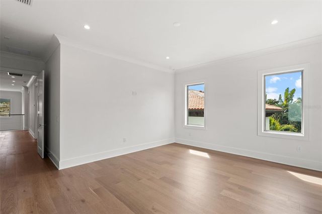 423 S ROYAL POINCIANA DRIVE, Tampa, FL 33609