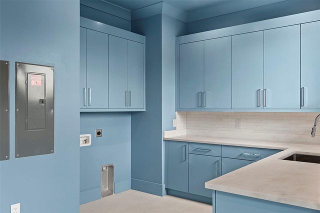 423 S ROYAL POINCIANA DRIVE, Tampa, FL 33609