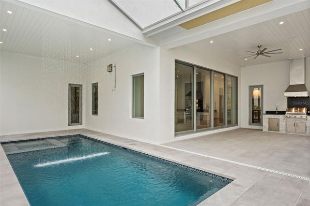 423 S ROYAL POINCIANA DRIVE, Tampa, FL 33609