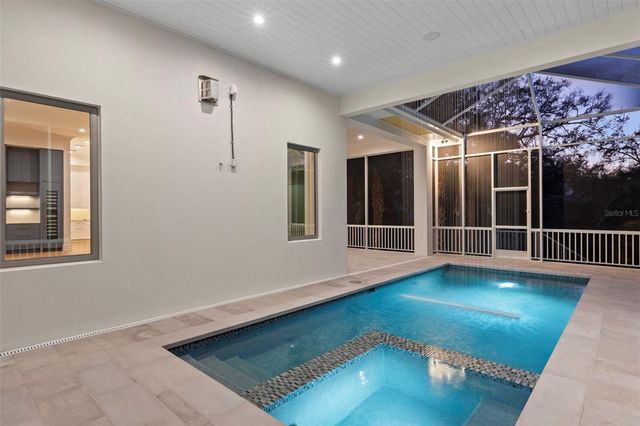 423 S ROYAL POINCIANA DRIVE, Tampa, FL 33609