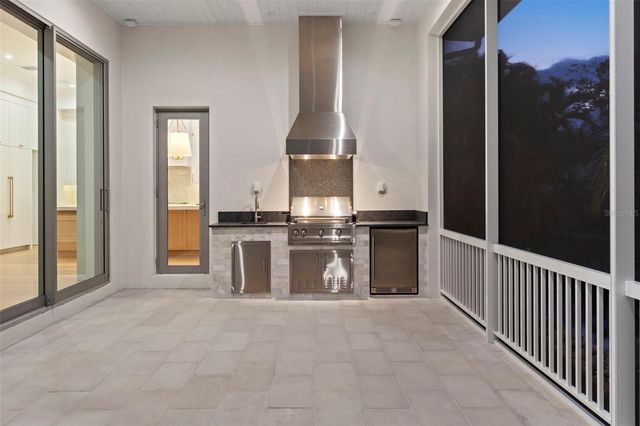 423 S ROYAL POINCIANA DRIVE, Tampa, FL 33609