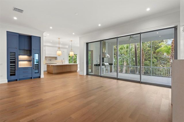 423 S ROYAL POINCIANA DRIVE, Tampa, FL 33609