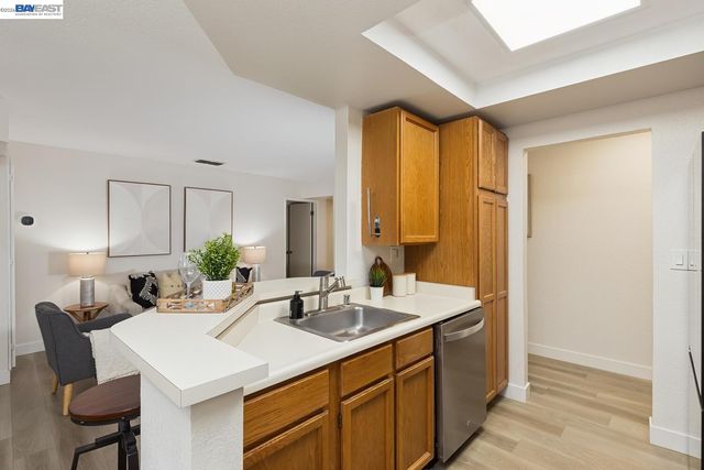 2513 lucy lane b, Walnut Creek, CA 94595