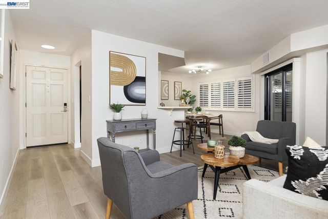 2513 lucy lane b, Walnut Creek, CA 94595