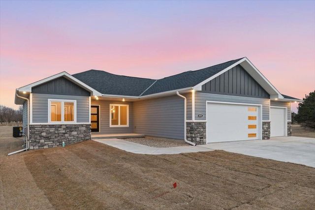 4995 COUNCIL POINTE Road, Council Bluffs, IA 51501