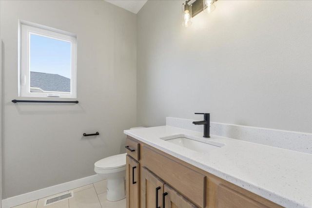 4995 COUNCIL POINTE Road, Council Bluffs, IA 51501