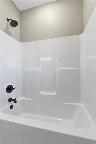 4995 COUNCIL POINTE Road, Council Bluffs, IA 51501