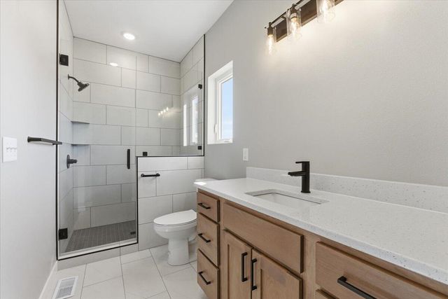 4995 COUNCIL POINTE Road, Council Bluffs, IA 51501