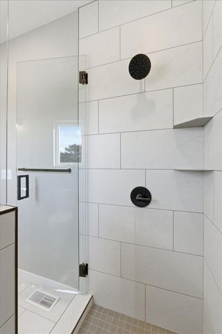 4995 COUNCIL POINTE Road, Council Bluffs, IA 51501