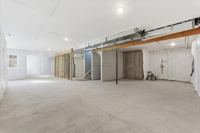 4995 COUNCIL POINTE Road, Council Bluffs, IA 51501