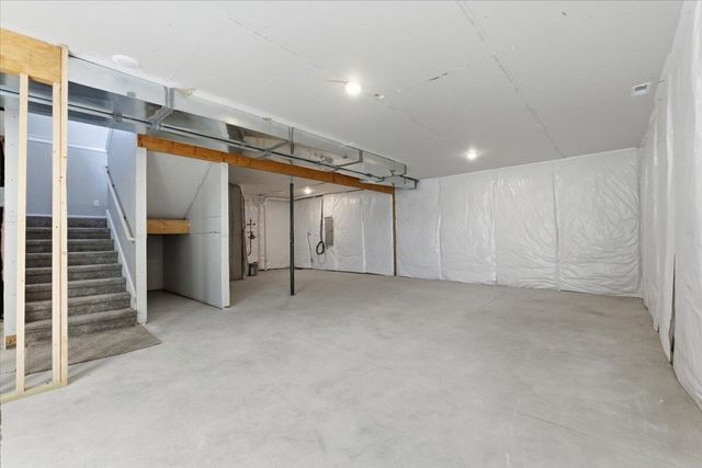 4995 COUNCIL POINTE Road, Council Bluffs, IA 51501