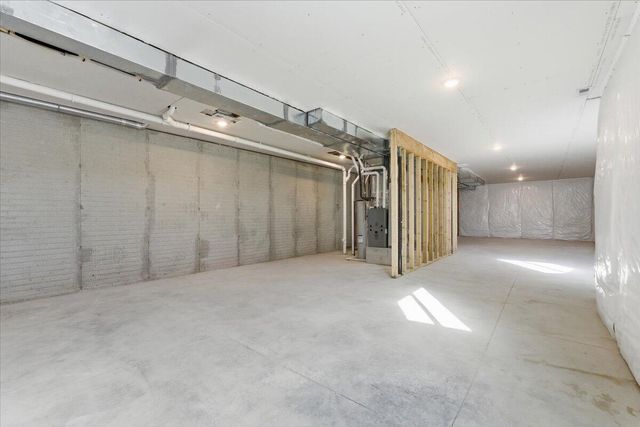 4995 COUNCIL POINTE Road, Council Bluffs, IA 51501