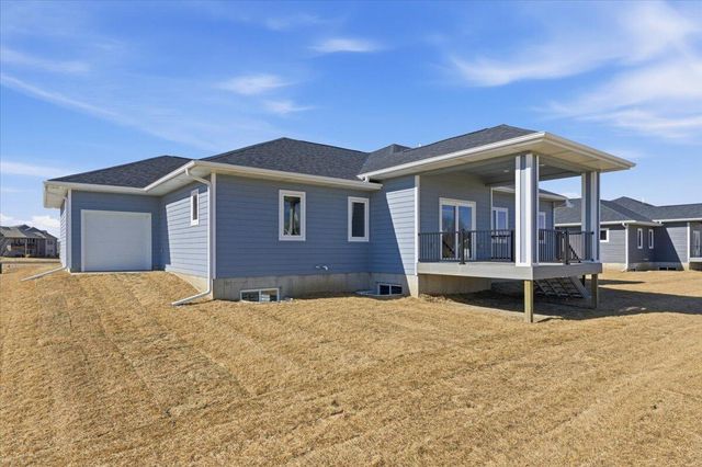 4995 COUNCIL POINTE Road, Council Bluffs, IA 51501