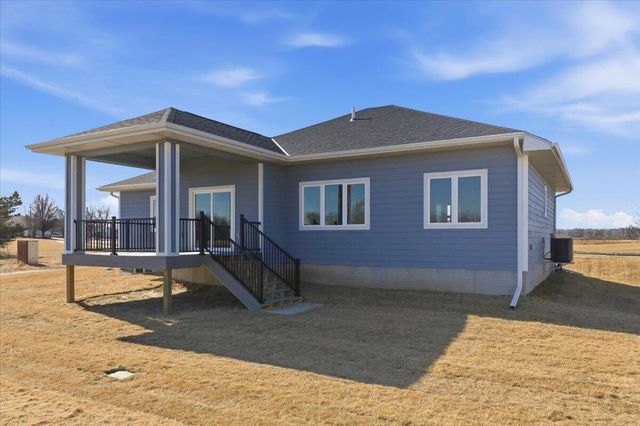 4995 COUNCIL POINTE Road, Council Bluffs, IA 51501