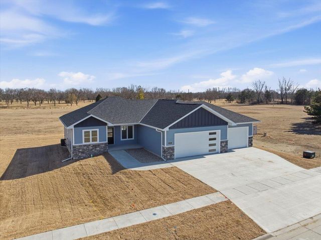 4995 COUNCIL POINTE Road, Council Bluffs, IA 51501