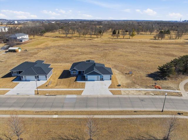 4995 COUNCIL POINTE Road, Council Bluffs, IA 51501