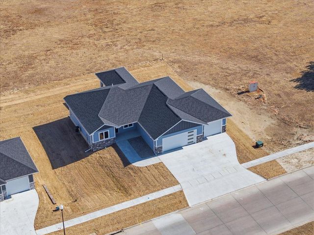 4995 COUNCIL POINTE Road, Council Bluffs, IA 51501