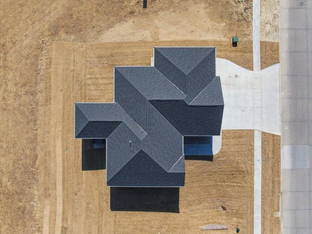 4995 COUNCIL POINTE Road, Council Bluffs, IA 51501