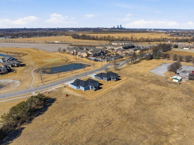 4995 COUNCIL POINTE Road, Council Bluffs, IA 51501