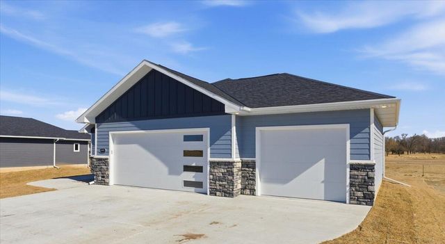 4995 COUNCIL POINTE Road, Council Bluffs, IA 51501