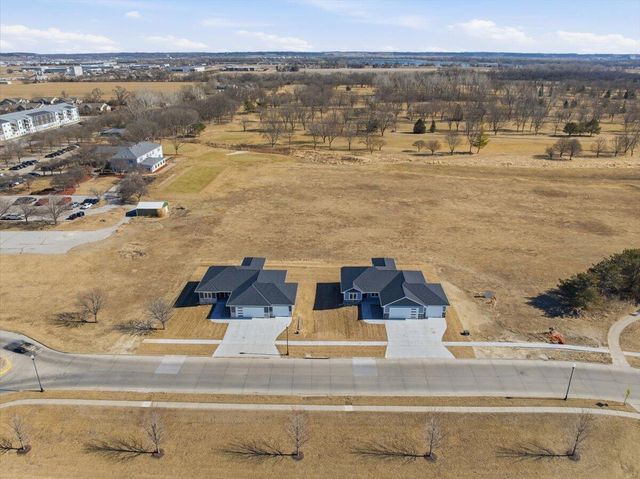 4995 COUNCIL POINTE Road, Council Bluffs, IA 51501