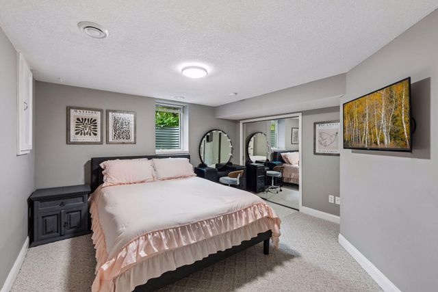 4000 Abbott Avenue S, Minneapolis, MN 55410