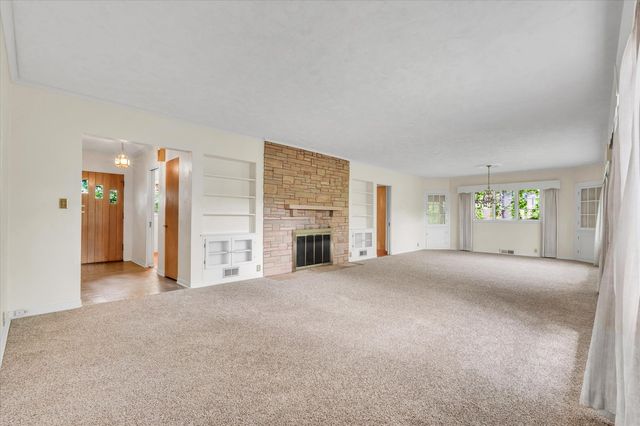 1070 20th Avenue, East Moline, IL 61244