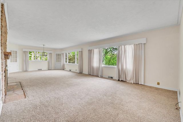 1070 20th Avenue, East Moline, IL 61244