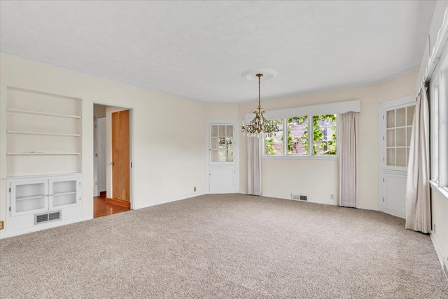 1070 20th Avenue, East Moline, IL 61244
