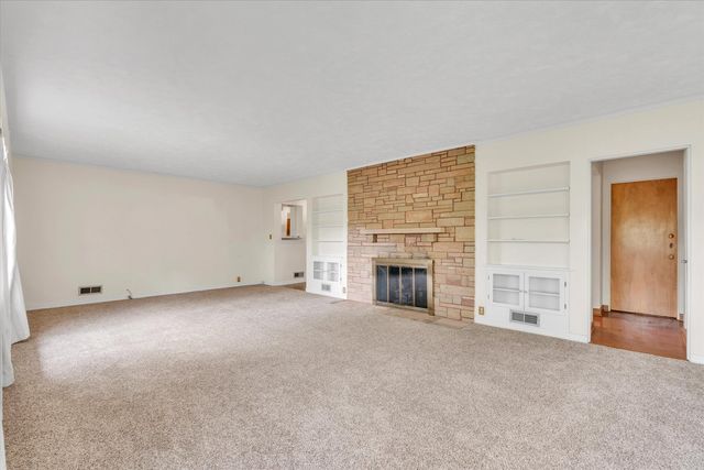 1070 20th Avenue, East Moline, IL 61244