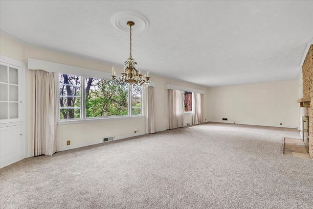 1070 20th Avenue, East Moline, IL 61244