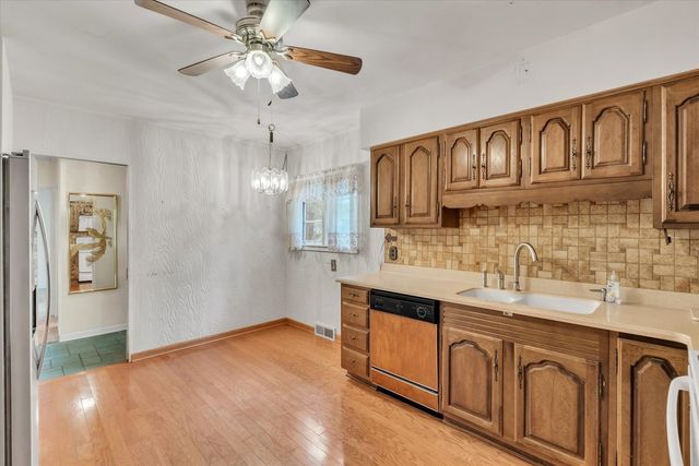 1070 20th Avenue, East Moline, IL 61244