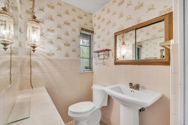 1070 20th Avenue, East Moline, IL 61244