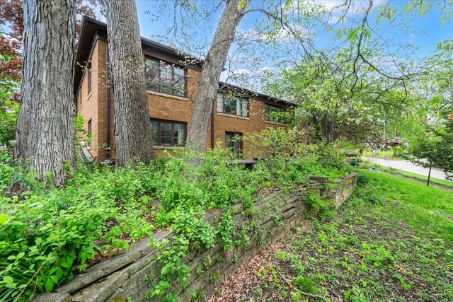 1070 20th Avenue, East Moline, IL 61244