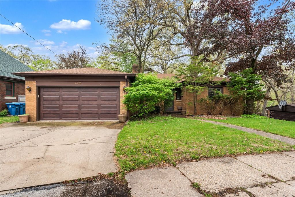 1070 20th Avenue, East Moline, IL 61244