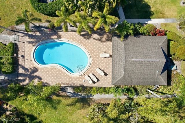 142 Old Tamiami TRL, Naples, FL 34110