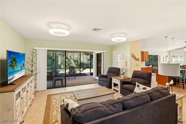 142 Old Tamiami TRL, Naples, FL 34110