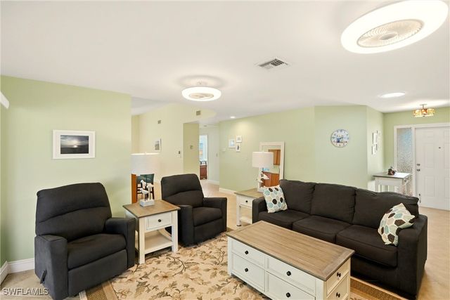 142 Old Tamiami TRL, Naples, FL 34110