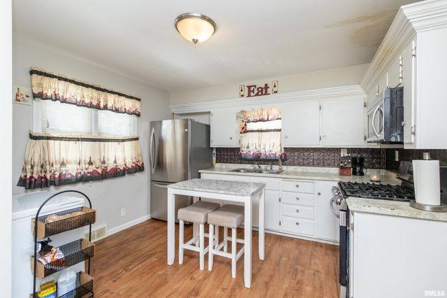 3119 N SHERWOOD Avenue, Peoria, IL 61604
