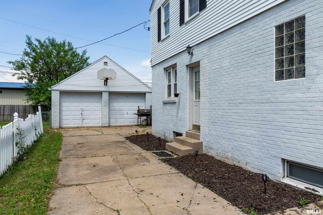 3119 N SHERWOOD Avenue, Peoria, IL 61604