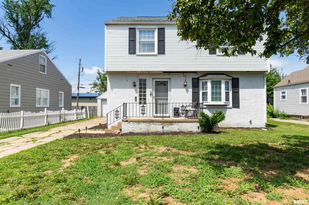 3119 N SHERWOOD Avenue, Peoria, IL 61604