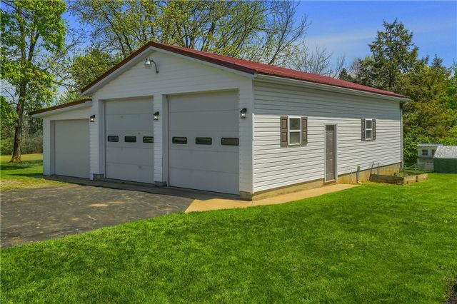 128 Mccaslin Rd, Scott Twp, PA 16101