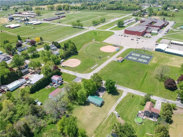 128 Mccaslin Rd, Scott Twp, PA 16101